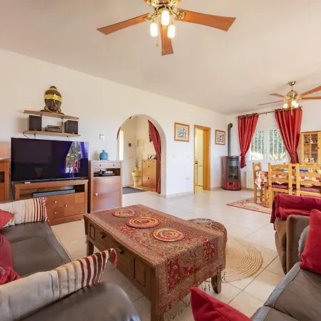 Paz - Plusholidays *