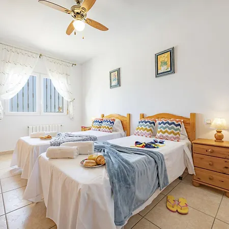 Paz - Plusholidays Βίλα Κάλπε