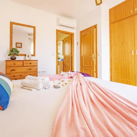 Paz - Plusholidays *