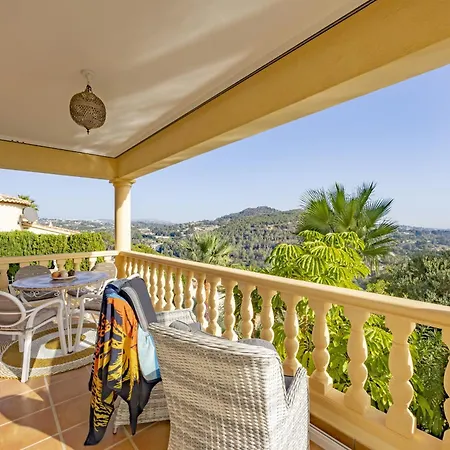 Paz - Plusholidays *