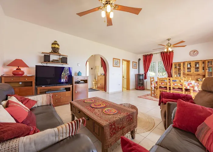 Paz - Plusholidays *