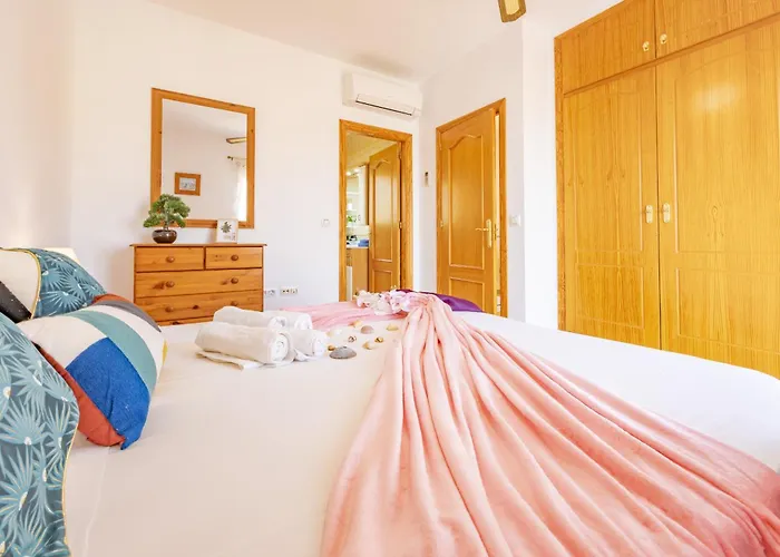 Paz - Plusholidays *