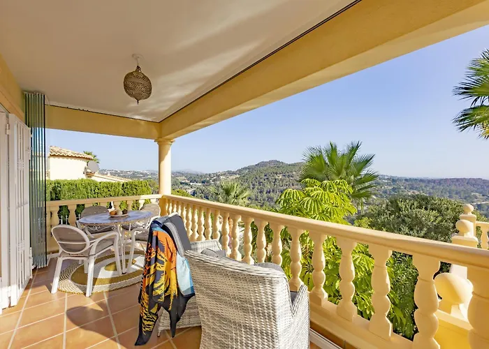 Paz - Plusholidays *